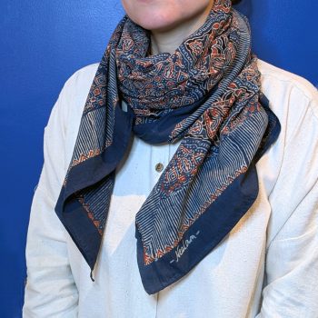 Grand carré "Méandres" indigo/garance